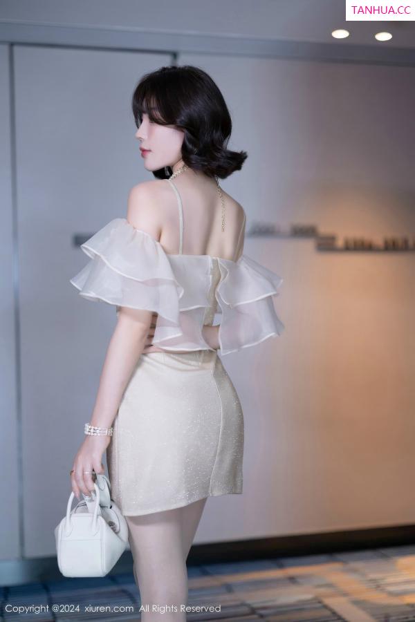 陈芝 芝芝Booty [XiuRen]高清写真图 2024.07.25 No.8917 徐莉芝Booty 丝袜美腿第14张图片